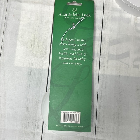 🍀 A Little Irish Luck Spoon Rest – Shamrock Clover Irish Saying – Kitchen Decor - Picture 3 of 7